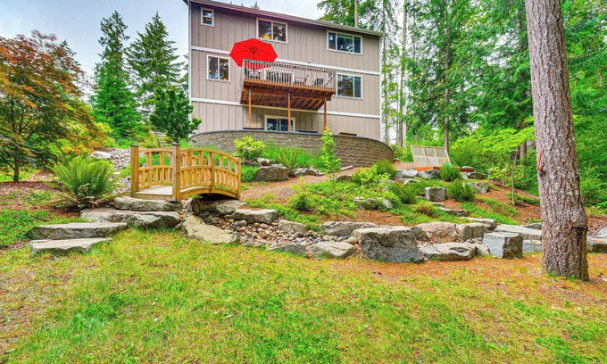 Burley House | Lakefront Home by Gig Harbor: Quiet Family Retreat