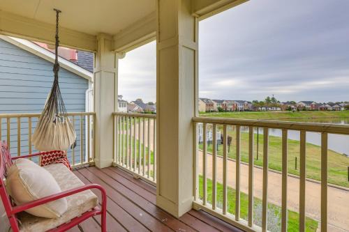 Lakeville House | Lakefront Home in Energy Corridor Area Near 99!