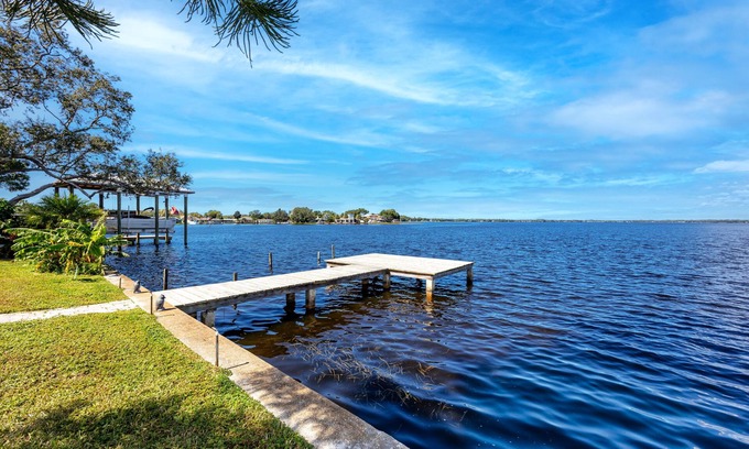 Lake Shore Estates House | Lakefront home near beaches with waterview, pets ok