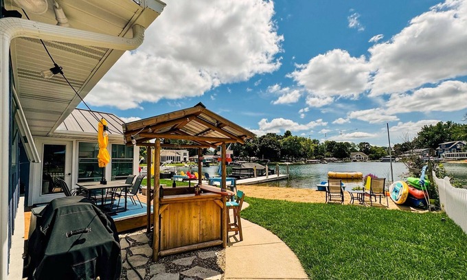 Cassopolis House | Lakefront Home on Diamond Bay | Beach | Fun