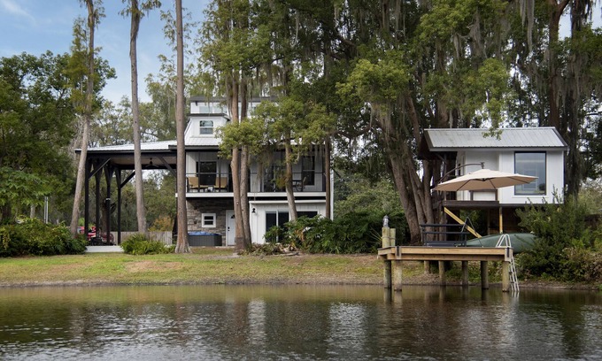 Keystone House | Lakefront Home's Separate Apartment in Odessa, Tampa, FL!