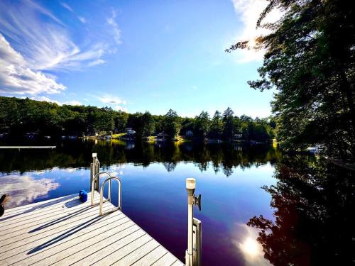 East Wakefield House | Lakefront Home-Stunning Views-Hot Tub, 3100 sqft!