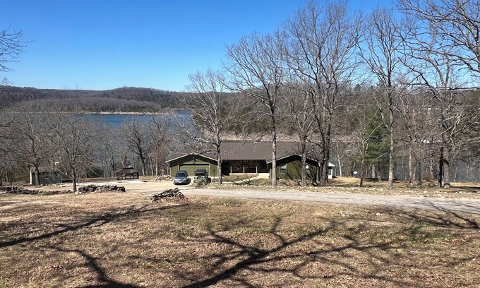 Omaha House | LAKEFRONT HOME - TABLE ROCK LAKE