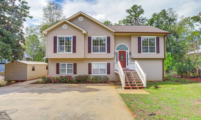 Murrayville House | Lakefront Home w/Private Boat Dock on Lake Lanier