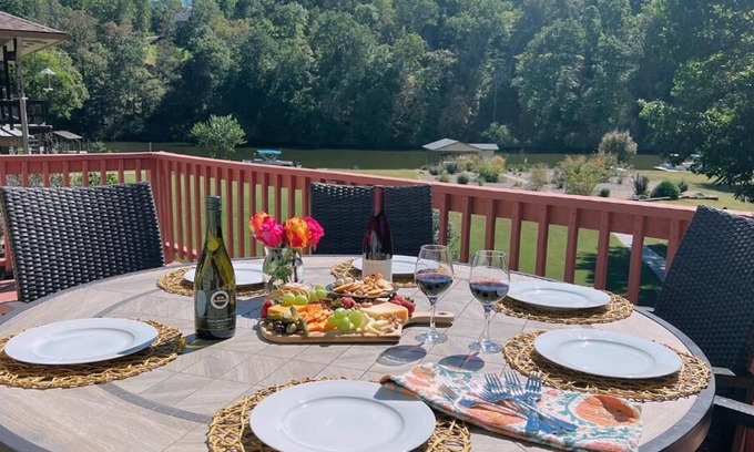 Bella Vista House | Lakefront Home w/Private Dock & MTB Trails Minutes from Bentonville
