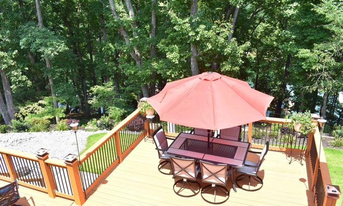 Gainesville House | Lakefront Home with a Single Slip Party Deck
