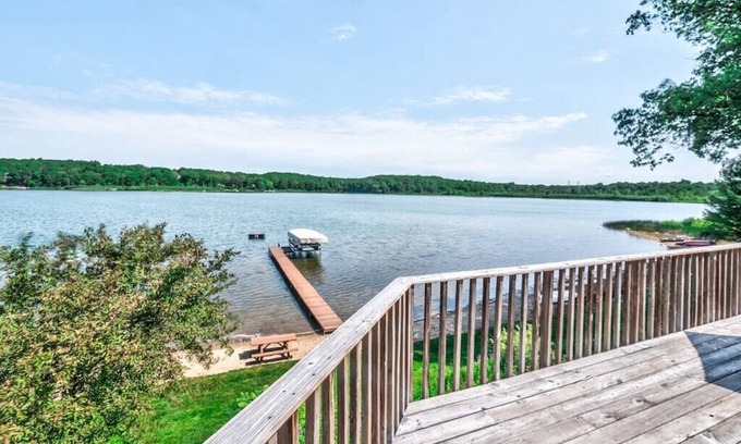 Nazareth House | Lakefront, Hot Tub & Swimming Beach in K'zoo
