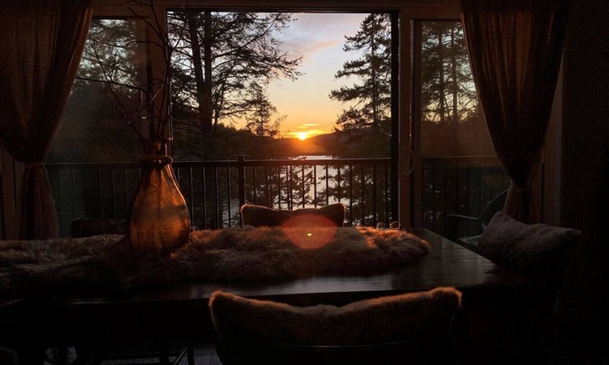 La Conception Ski Chalet | Lakefront -HotTub - pool table - Mont Tremblant