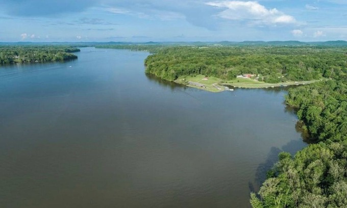 Hillsboro House | Lakefront House w Dock on large lake in Rocky Fork State Park