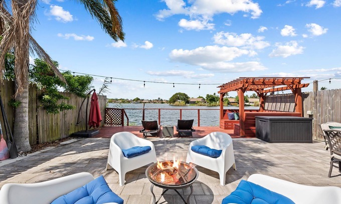 Fort Lauderdale House | Lakefront - Kayaks - Minimalist Interior