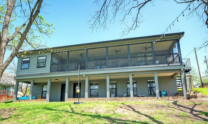Burnet House | Lakefront LBJ Family Retreat With A Private Dock - Best for 8 Adults + children