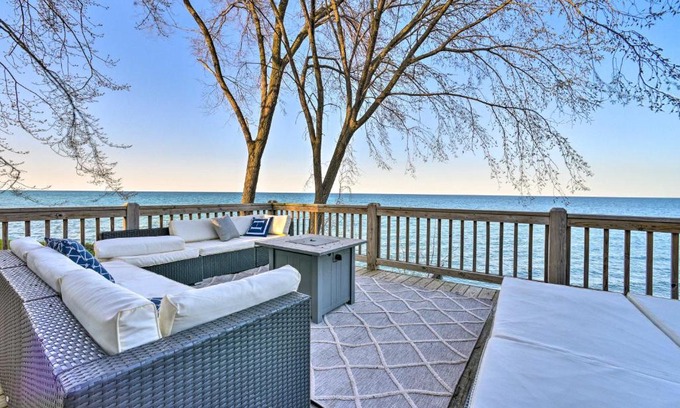 Lexington House | Lakefront Lexington Escape Steps to Beach!