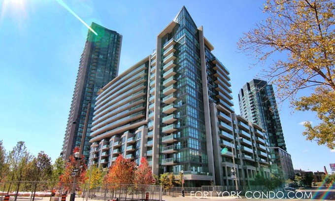 Fort York Apartment | Lakefront living Downtown Toronto - Free Parking, Gym, Indoor Pool
