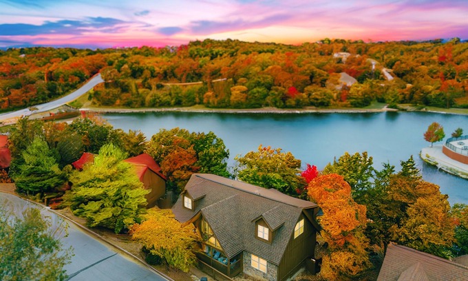 Reeds Spring Cabin | Lakefront Lodge | Pools, Golf, Views, Branson, SDC