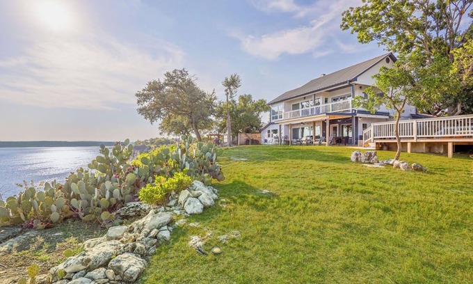 Morgans Point Resort House | Lakefront Luxury 4BR Pool Fire Pit Breathtaking 180° Lake Views