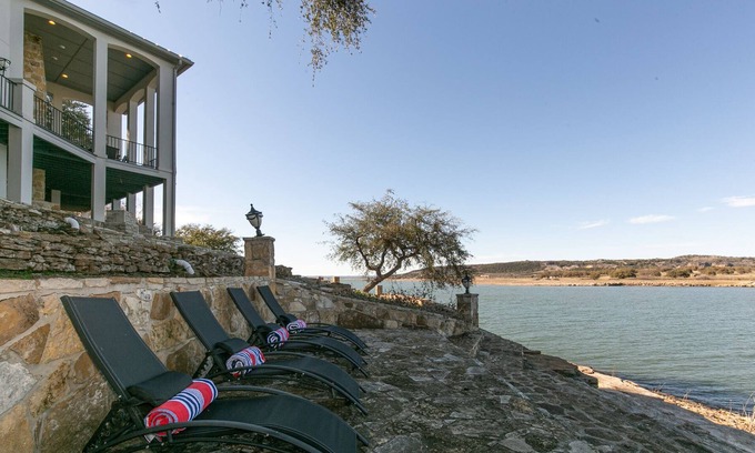 Council Creek South House | Lakefront Luxury-Breathtaking Views-Games-Firepit