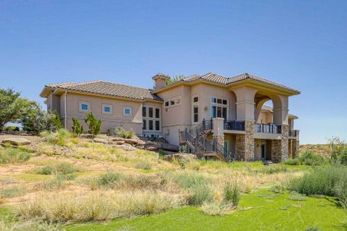 Tucumcari House | Lakefront Mansion Game Room and Deck in New Mexico!