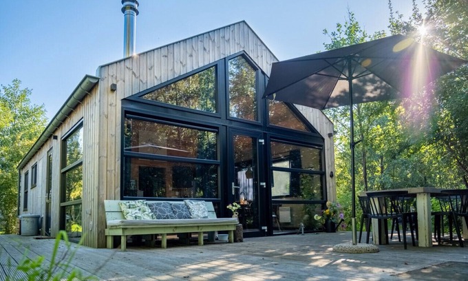 Grou Cabin | Lakefront Nature House with own shared dock in Friesland: Skries