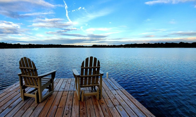 Warsaw House | LAKEFRONT Newly Remodeled & Late Checkout!