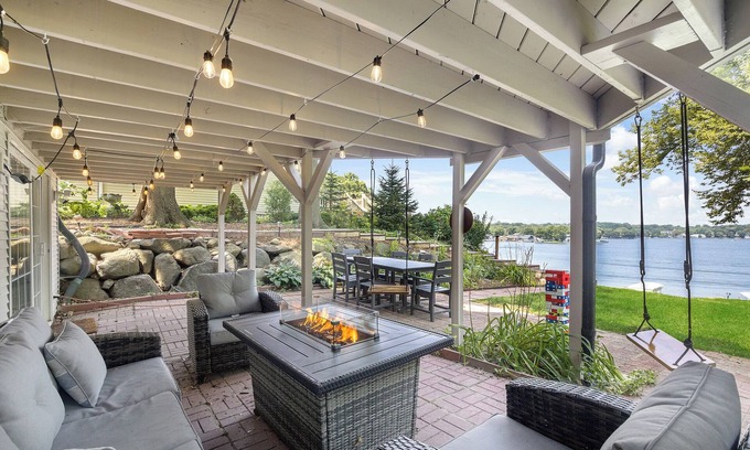 Fox Lake House | Lakefront Oasis w/2 fire pits, game room & kayaks