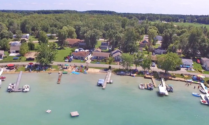 Bradley House | Lakefront on All Sports Green Lake. Sleeps 7! 20 Minutes to Grand Rapids