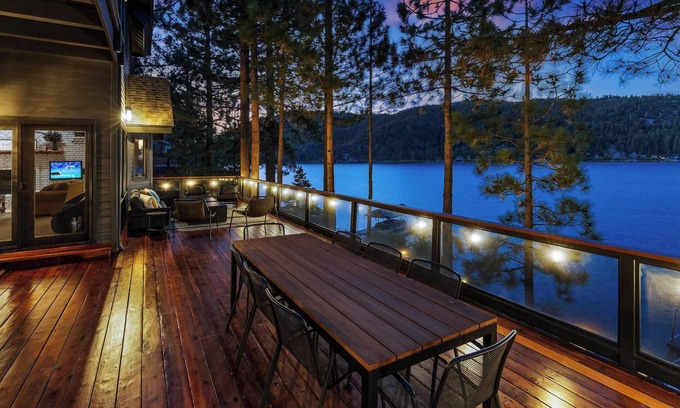 Boulder Bay Cabin | Lakefront On Waterview: Only 38 Steps to the Lake! Newly Remodeled! Stunning Views! Chef's Kitchen! Indoor hot tub and Sauna!