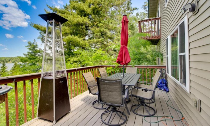 Outing House | Lakefront Outing Home Private Dock and Volleyball!