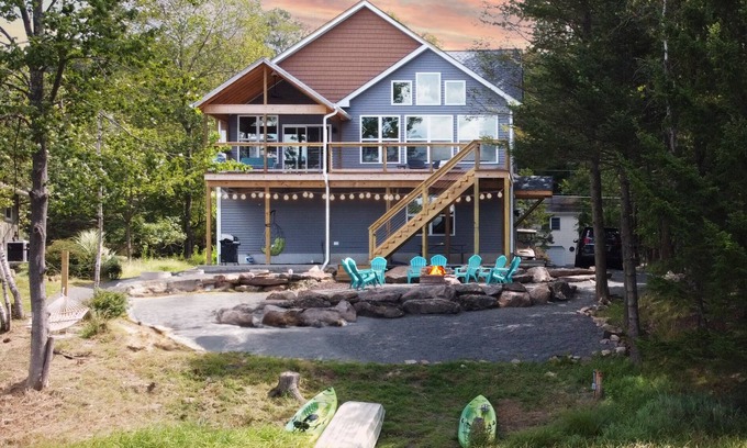 Pocono Lake Cabin | Lakefront Paradise - Luxury 5-Bedroom Home in the Poconos, Sleeps 10!