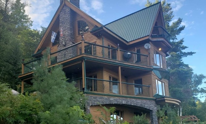 Gracefield Ski Chalet | Lakefront Pineview Chalet + Spa on Lac Orignal