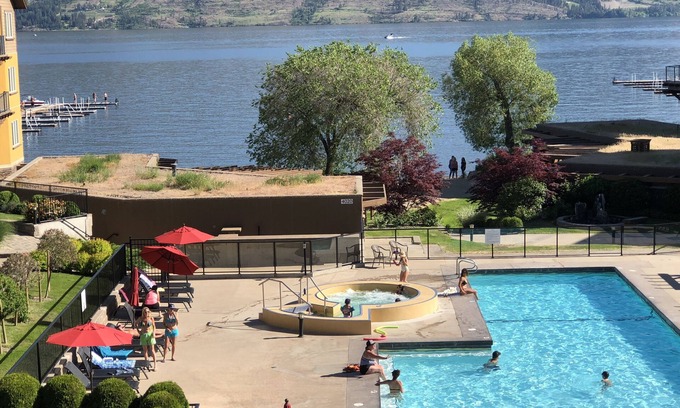 Westbank Condo | Lakefront Pool, hot tub, fitness rm 2bd OPEN Fri Aug 31- Fri Sept 6