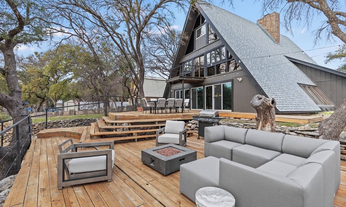 Brownwood House | Lakefront property - 2.4 miles from the Hideout
