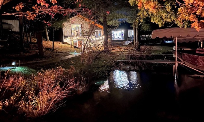 Iron River House | Lakefront Retreat on Twin Bear Lake – Sleeps 10 ~ Perfect for Families!