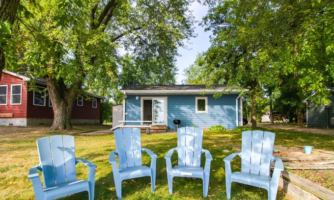 Watab Cabin | Lakefront Rice Cabin w/ Fire Pit - Dogs Welcome!