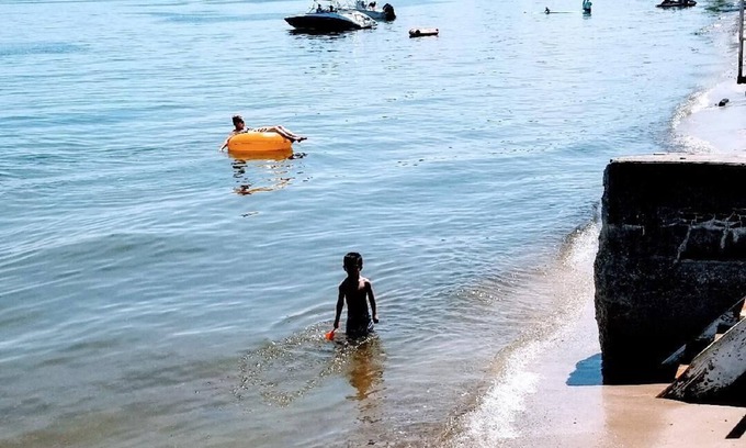 Stony Point House | Lakefront! Sandy Beach! Lake Erie Fishing! 4BR/kayaks/PRIVATE!