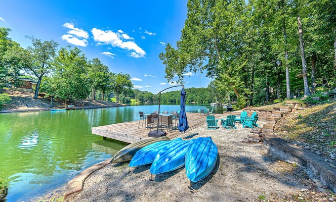 Bella Vista House | Lakefront Serenity! Paddle, Kayak and Relax from your private dock!