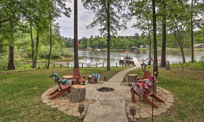 Milledgeville House | Lakefront Sparta Home Fire Pit, Dock and Kayak