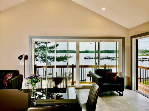Carling House | Lakefront Studio Cottage #8