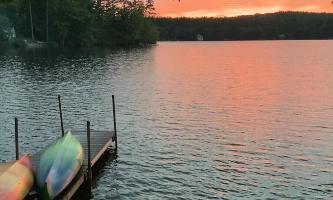 Gray House | Lakefront-Swim-Kayak-FirePit-20min to Portland