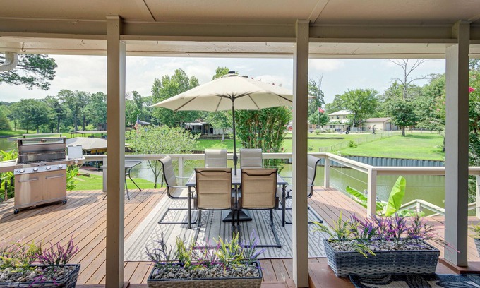 Tool House | Lakefront Texas Vacation Rental w/ Private Dock