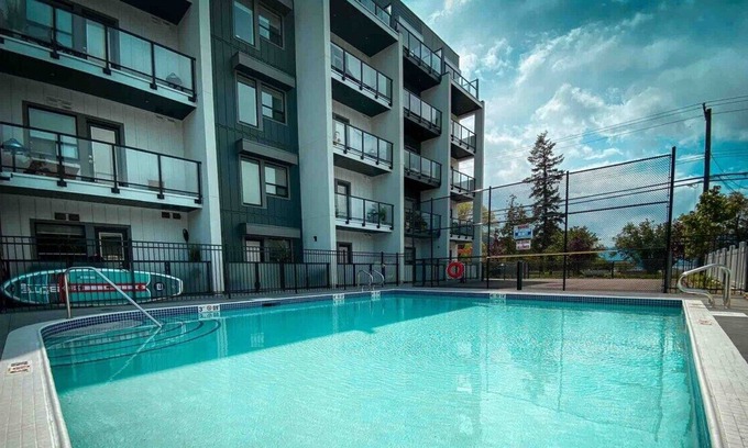 Vernon Condo | Lakefront Top Floor Suite w/resort amenities