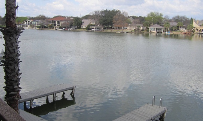Horseshoe Bay House | Lakefront Townhome/Boat Dock Near Resort Hotel ~ View Total Solar Eclipse