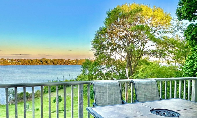 Montauk House | Lakefront two-bed, Approximately 2200 Sq Ft.,two full baths, WiFi and AC