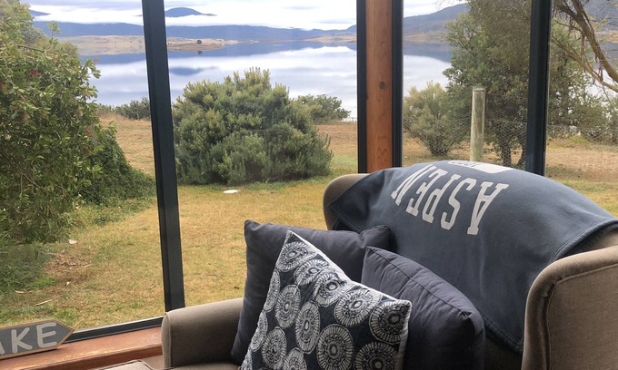 East Jindabyne House | Lakefront@Tyrolean House Waterfront EAST JINDABYNE