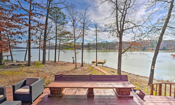 Myrtle House | Lakefront Vacation Rental w/Deck & 2 Docks!