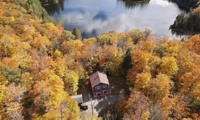 Cantley Cottage | Lakefront Villa 5 minutes from Mont Cascades Ski Resort and Waterpark