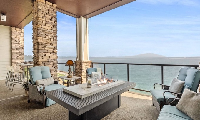 Sandpoint House | Lakefront w/Private Hot Tub - Seasons at Sandpoint