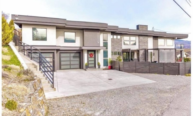 Westbank House | LAKEFRONT WINE TRAIL peaceful modern suite