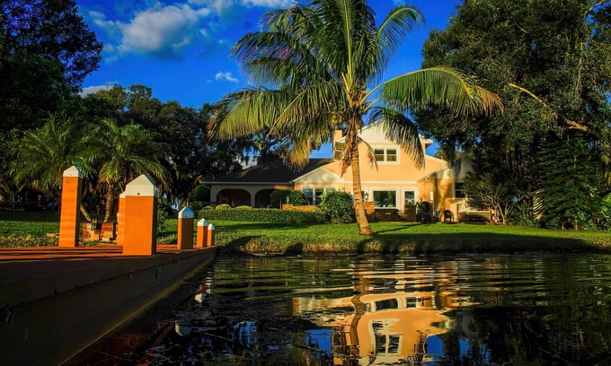 Winter Haven House | Lakefront Winter Haven Retreat: Hot Tub & Patio!