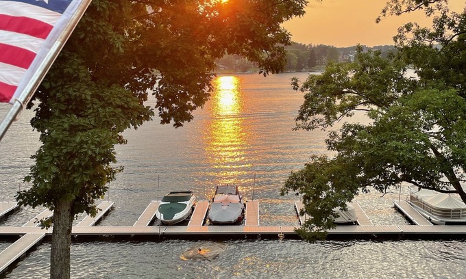 McHenry House | Lakefront Wisp Away/w Dock