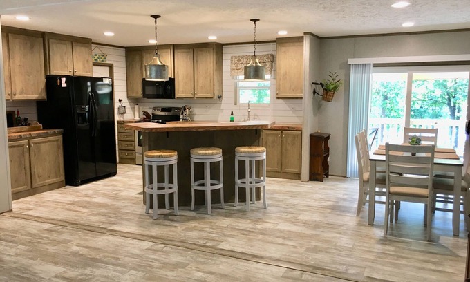 Greers Ferry House | Lakehouse 1 block to lake with 4 bedrooms & 2 living areas, lg lakeview deck
